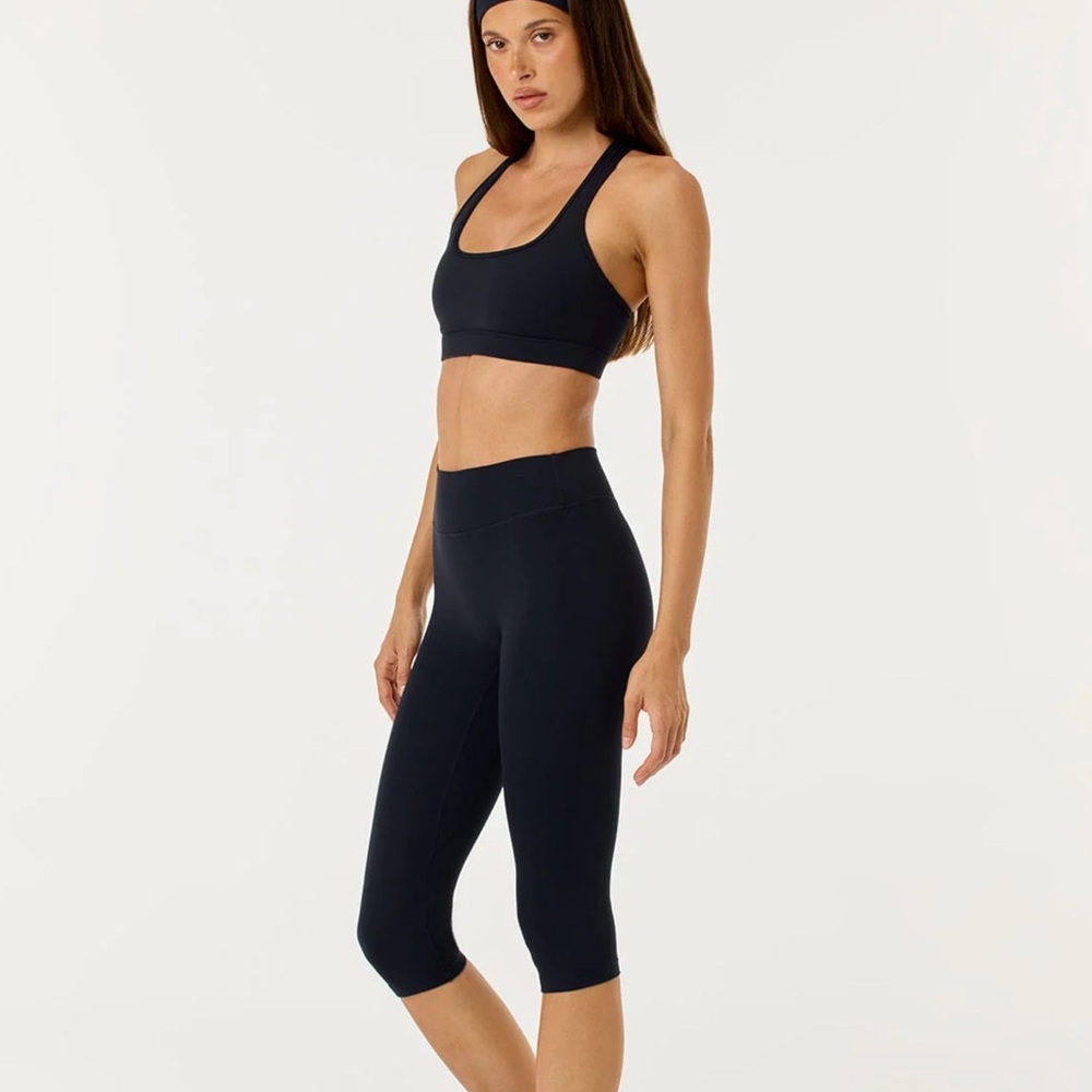 CSB - Form Invisible Scrunch Capri Leggings - Picture 2 of 6
